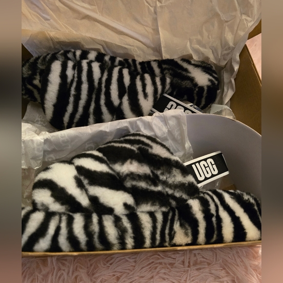 UGG Fluff Yeah Women's size 9! Zebra print! - Picture 3 of 13